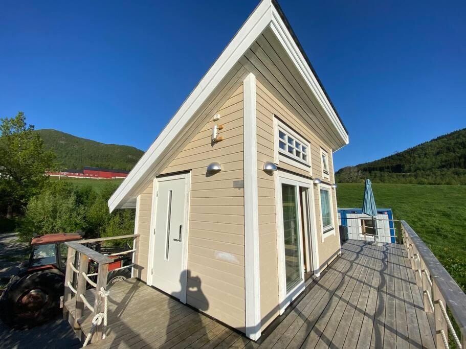 Апартаменты Minihus Med Drommeutsikt Til Sunnmorsalpene Aure  Экстерьер фото