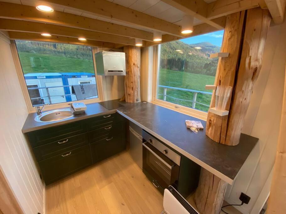 Апартаменты Minihus Med Drommeutsikt Til Sunnmorsalpene Aure  Экстерьер фото
