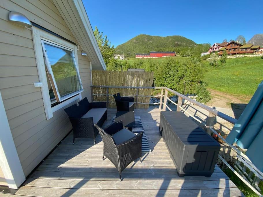Апартаменты Minihus Med Drommeutsikt Til Sunnmorsalpene Aure  Экстерьер фото