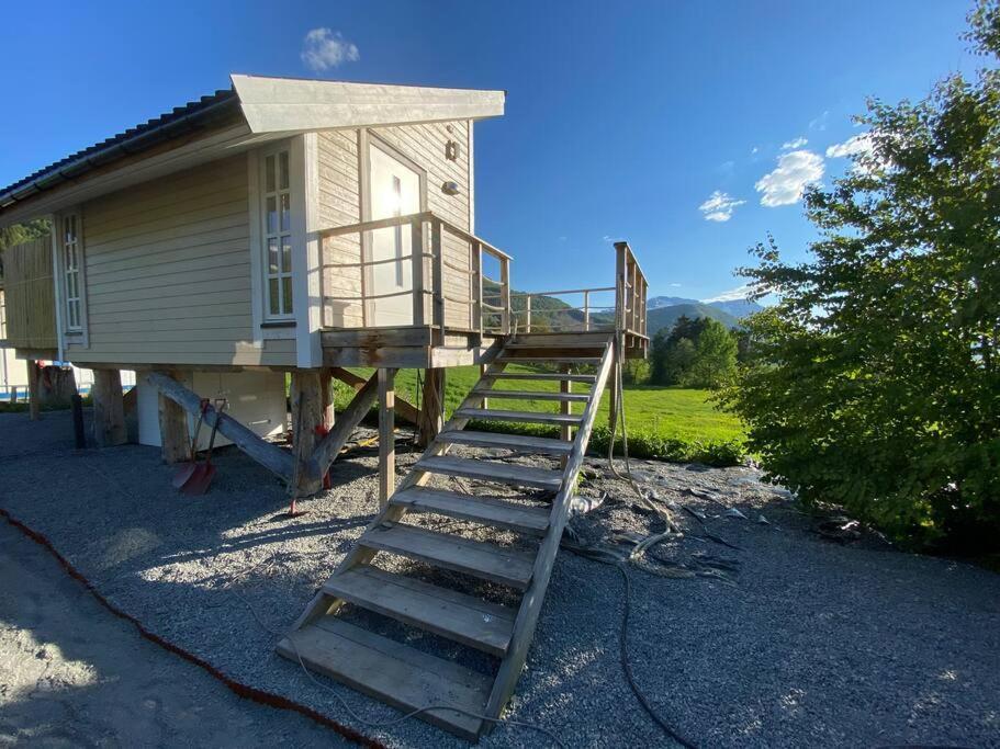 Апартаменты Minihus Med Drommeutsikt Til Sunnmorsalpene Aure  Экстерьер фото