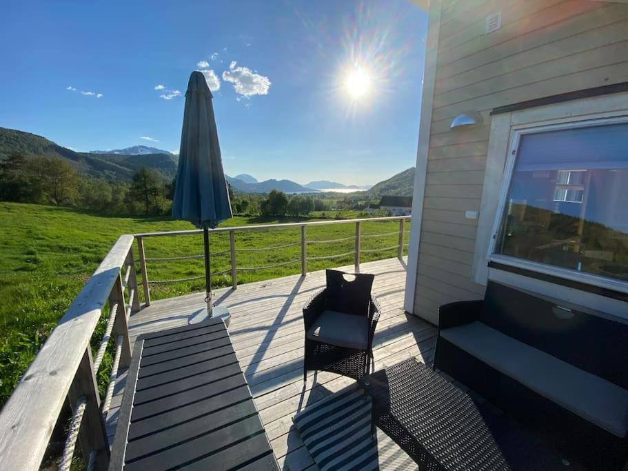 Апартаменты Minihus Med Drommeutsikt Til Sunnmorsalpene Aure  Экстерьер фото